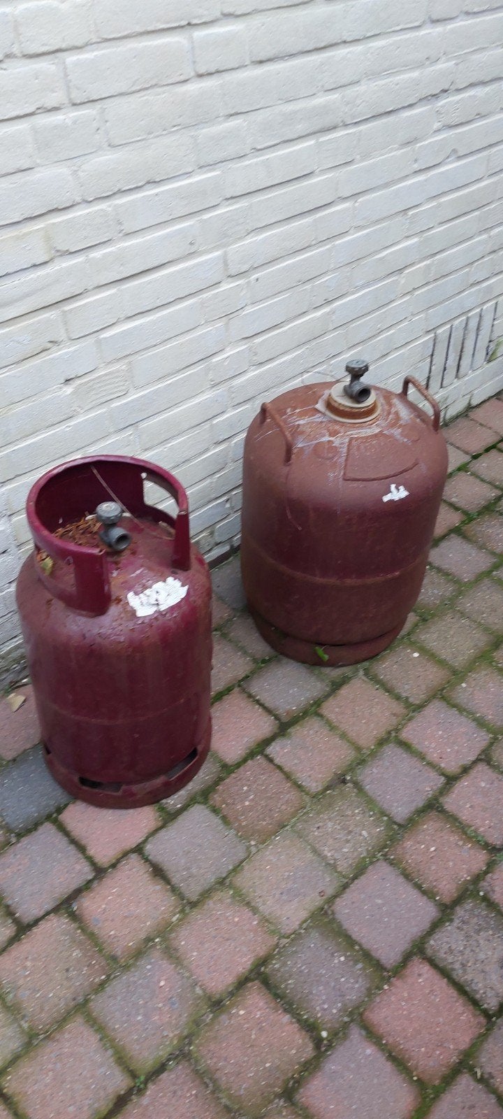 Twee lege gasflessen, roestig, Ophalen, Gebruikt