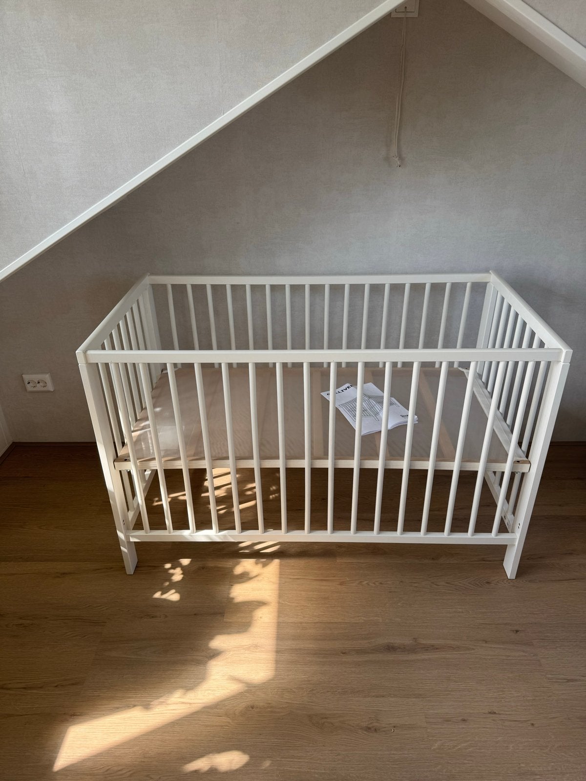 IKEA Gulliver babybedje / ledikant wit - Zo goed als nieuw, Kinderen en Baby's, Babywiegjes en Ledikanten, Ophalen, Zo goed als nieuw