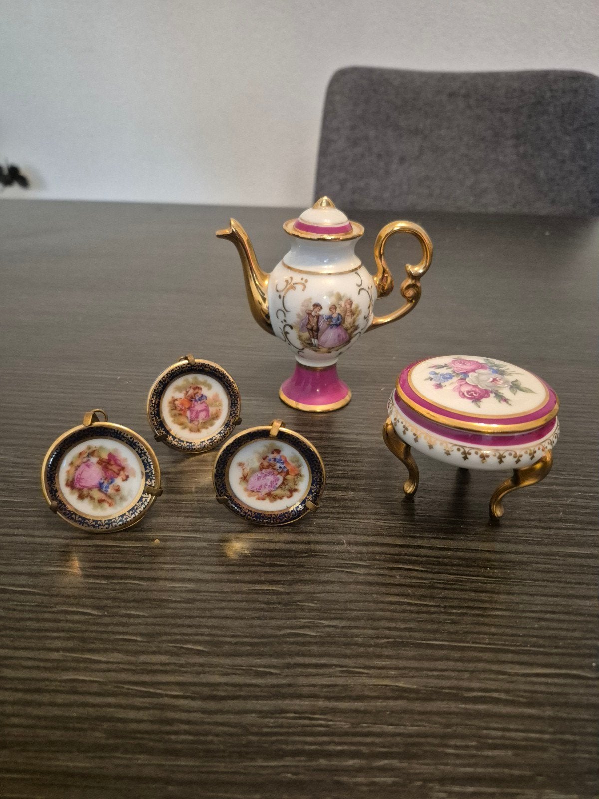 5-delige set miniatuur porselein (kannetje, doosje, bordjes), Ophalen of Verzenden