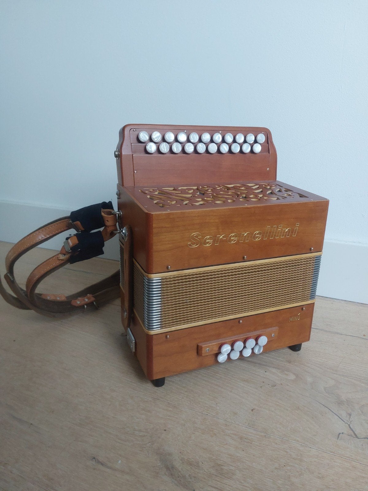 Serenellini Model Minu cf trekharmonica knopaccordeon - Zo g, Muziek en Instrumenten, Met koffer, Zo goed als nieuw, Knopaccordeon
