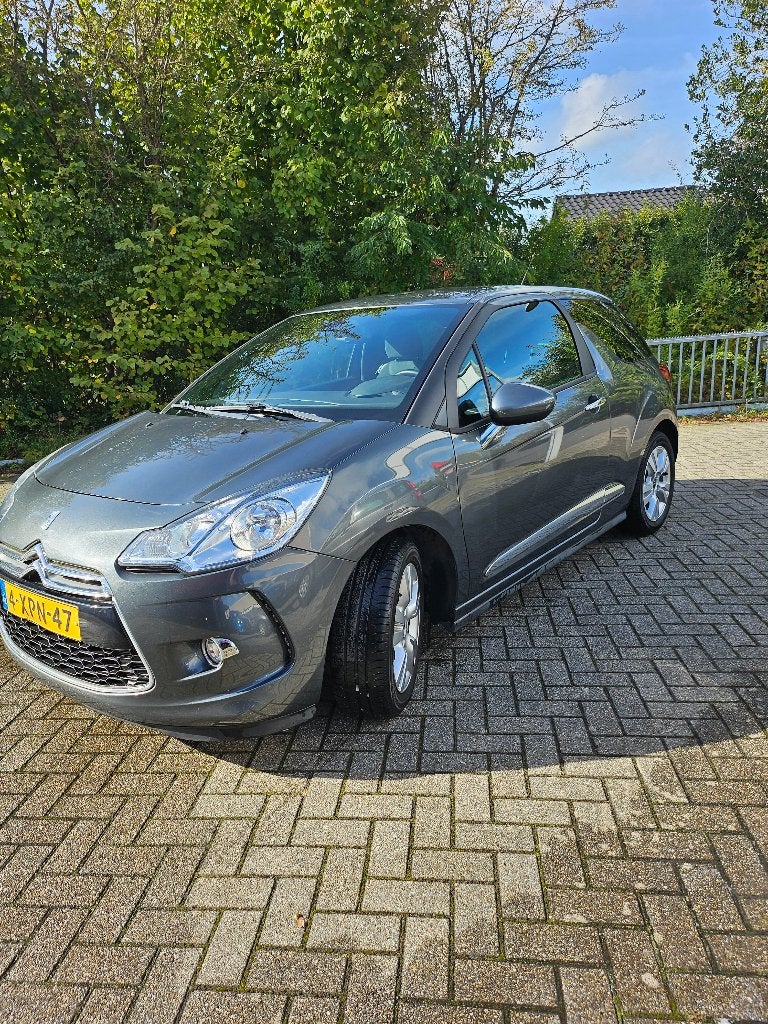 Citroën DS3 1.2 VTI 2014 Grijs SO CHIC 19000KM!!, Voorwielaandrijving, Dealer onderhouden, 31 €/maand, 1199 cc