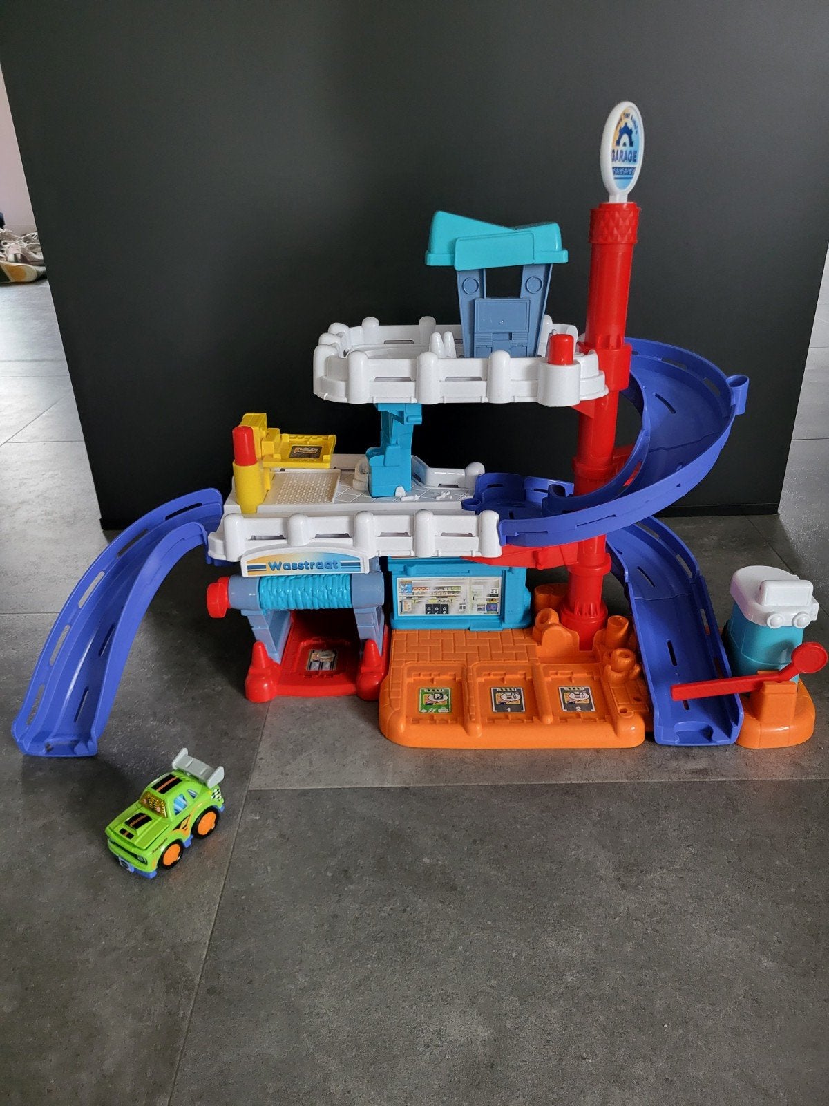 V-Tech Toet Toet racebaan met auto., Kinderen en Baby's, Racebaan, Zo goed als nieuw, Handmatig, Ophalen