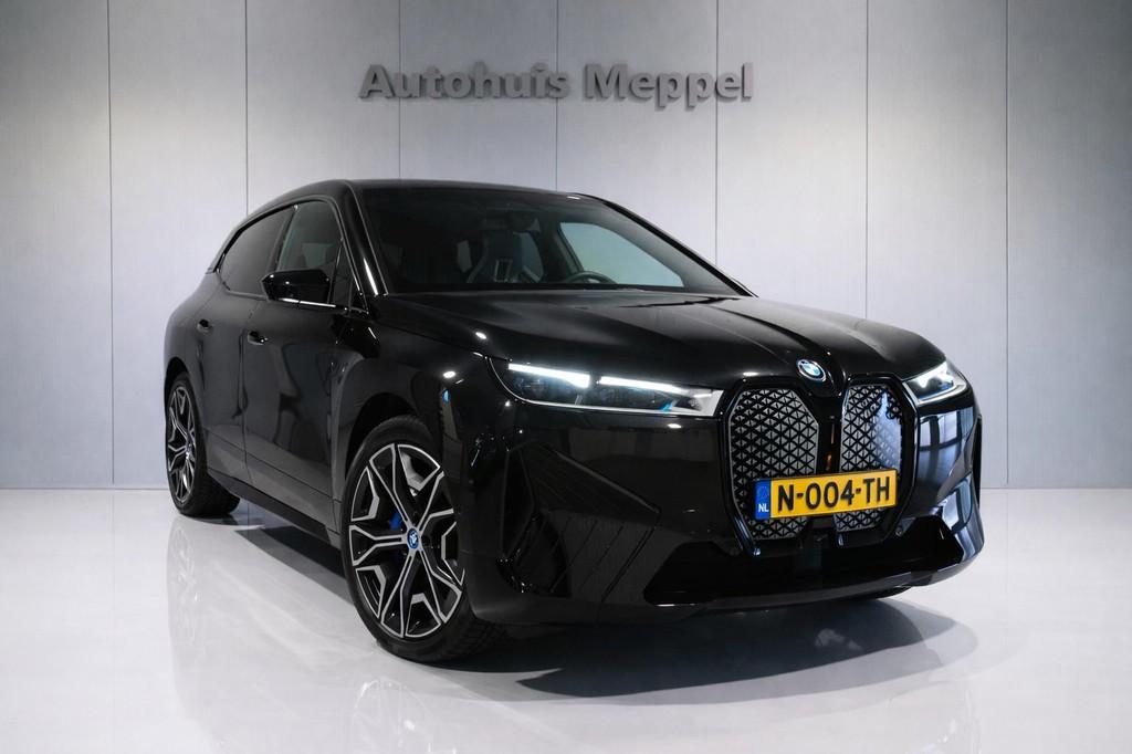 BMW iX xDrive40 SportPakket | Laserlicht | Trekhaak | H/K So, Automaat, 34 min, Zwart, Vierwielaandrijving