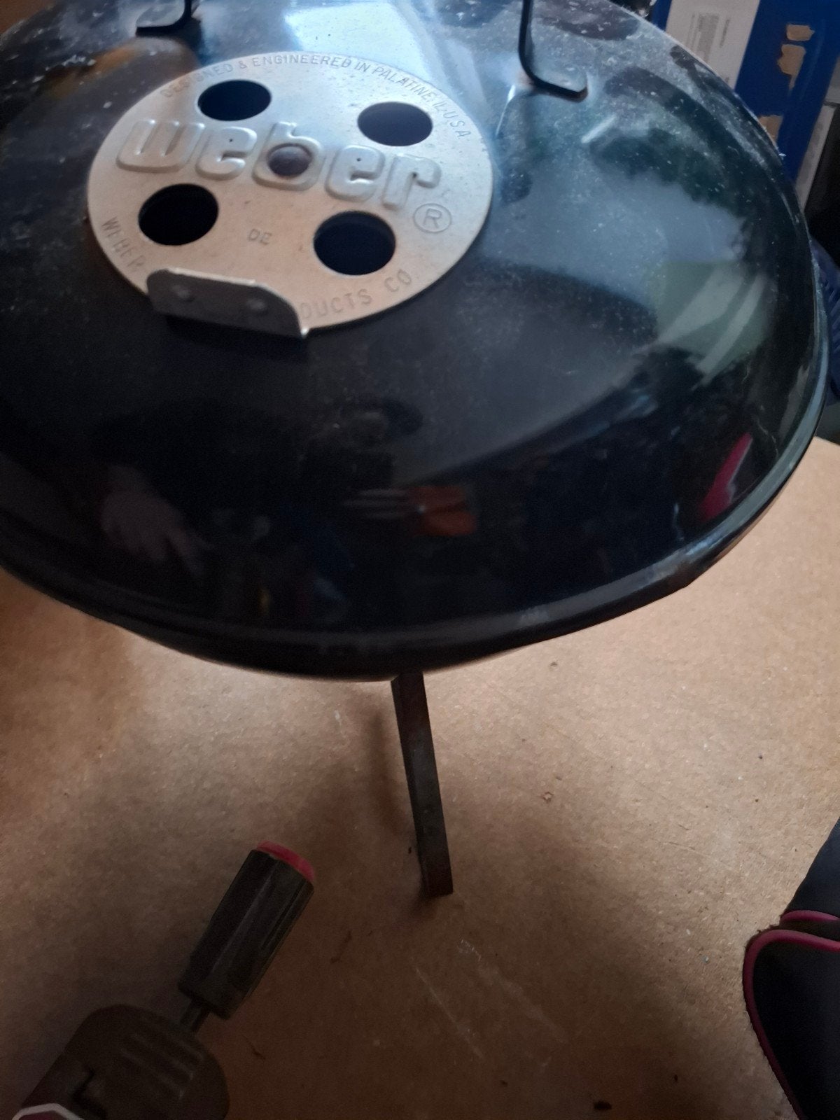 Gratis af te halen: Kleine Weber barbecue (roosters vies/oud, Tuin en Terras, Ophalen, Gebruikt, Weber