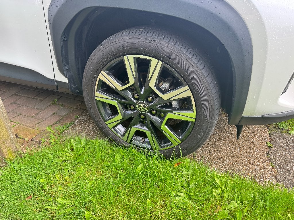Unieke bi-color set! Origineel van Toyota Yaris Cross., Ophalen, 18 inch, Banden en Velgen, Personenwagen