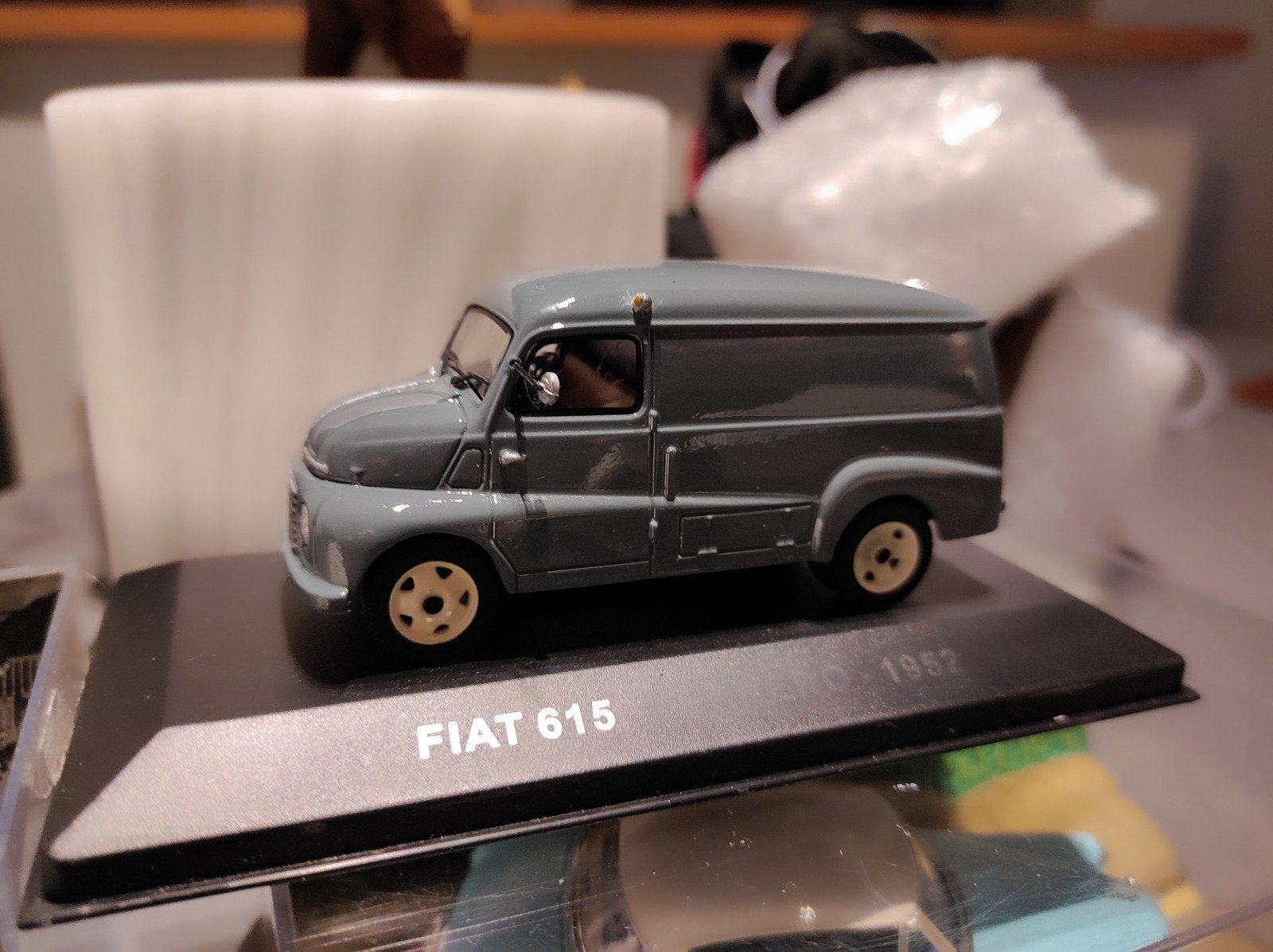 Fiat 615 bestelwagen grijs 1952 1:43 in vitrinedoosje, Ophalen of Verzenden, Nieuw, Auto, Overige merken