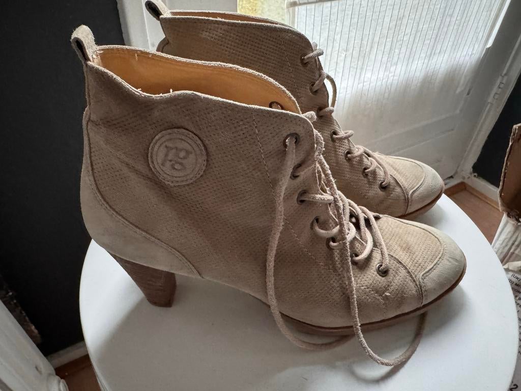 Paul Green beige suède veterlaarsjes met hak, Kleding | Dames, Schoenen, Ophalen of Verzenden, Gedragen, Beige, Lage of Enkellaarzen