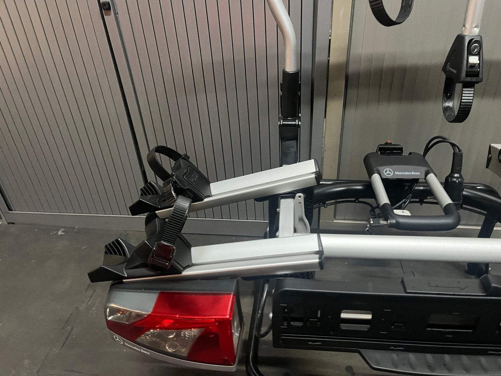 Atera Mercedes fietsendrager - Compact en kantelbaar, Auto diversen, Fietsendragers, Ophalen, Gebruikt, 2 fietsen, Trekhaakdrager