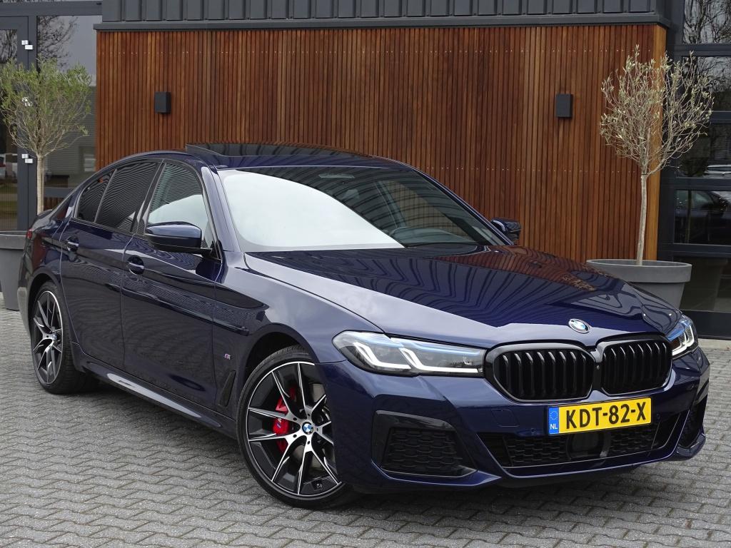 BMW 5 Serie 530e 292PK X-Drive M-Sport / Softclose / Individ, Auto's, 1998 cc, Gebruikt, 2000 kg, Blauw