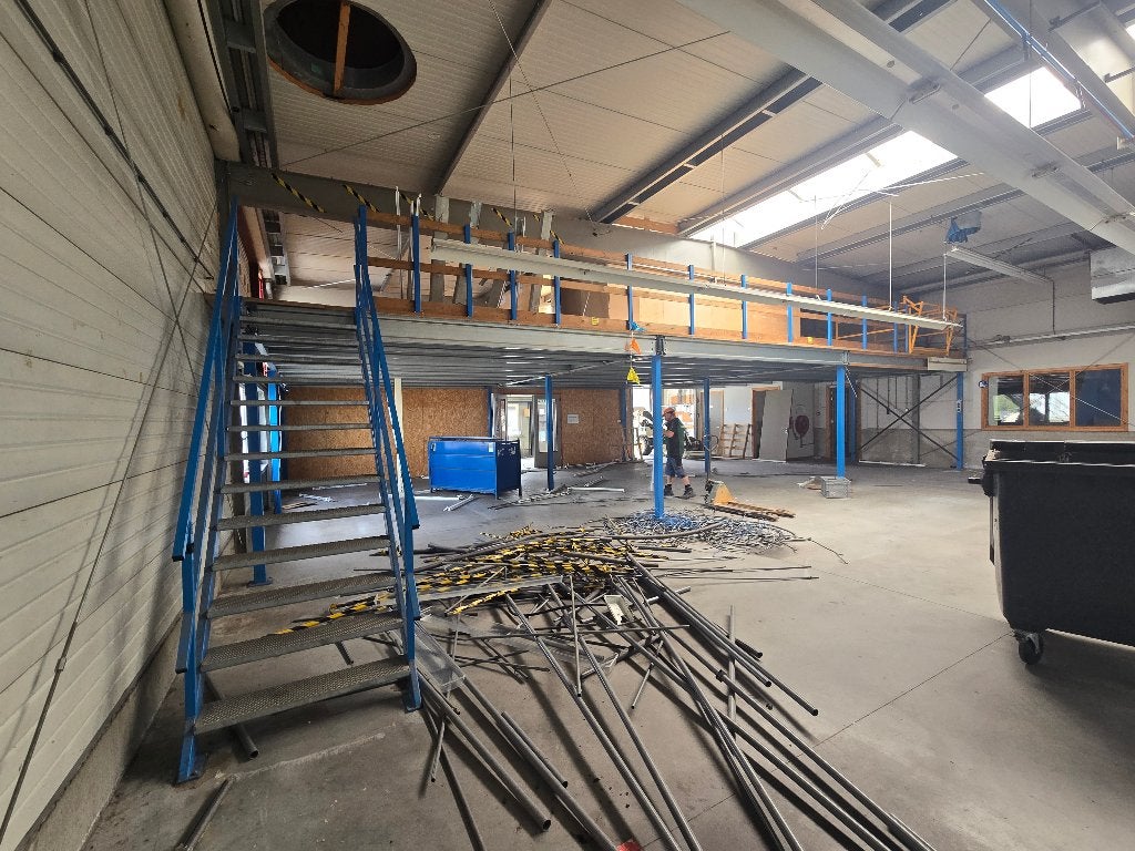 Entresol vloer 160m2, Ophalen