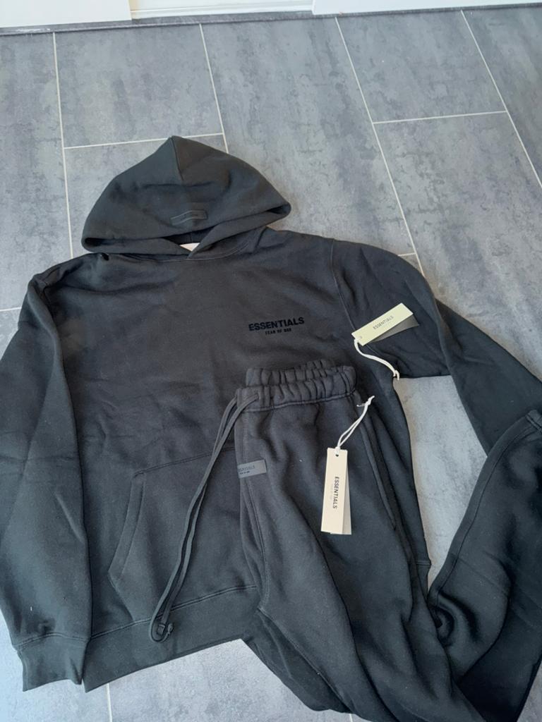 Nieuw: Essentials (Fear Of God) trainingspak Zwart maat L, Ophalen of Verzenden, Nieuw, Maat 52/54 (L)