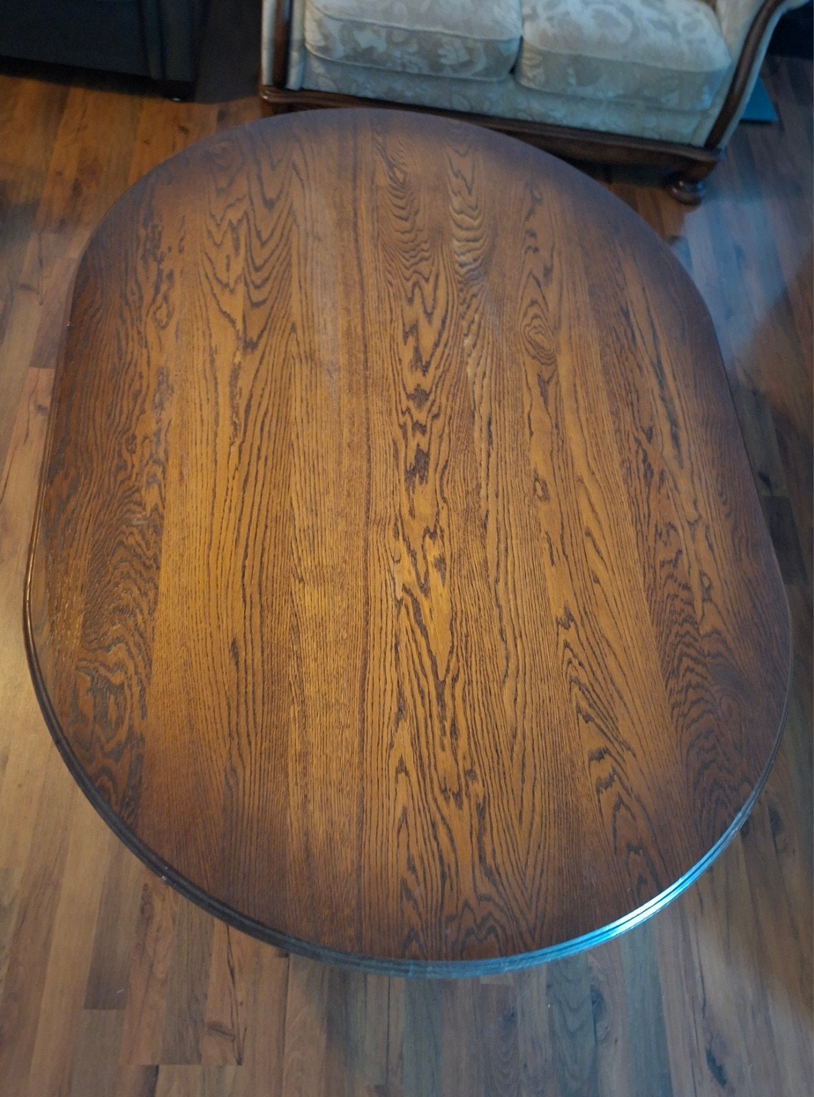 Ovale houten salontafel met gedraaide poten, Huis en Inrichting, Tafels | Salontafels, Ophalen, Gebruikt, 100 tot 150 cm, Eikenhout