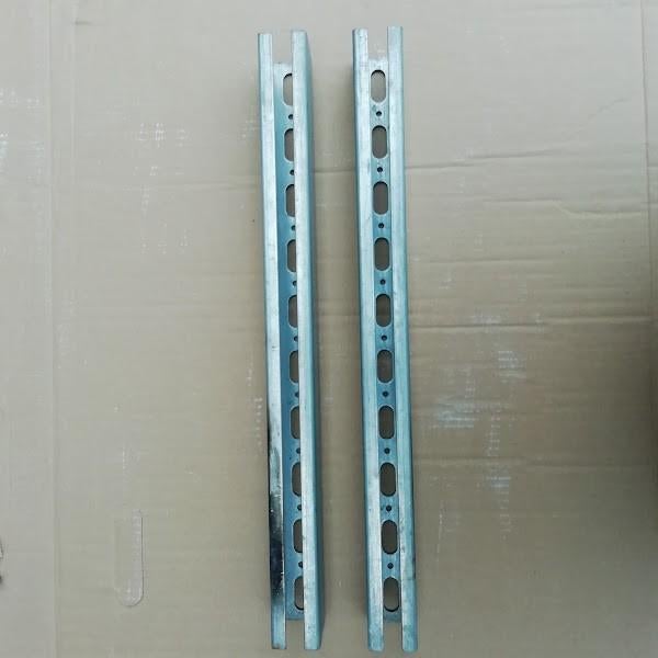 Flamco montagerail R6, 2 lengten van 49,7cm, gebruikt, Doe-het-zelf en Verbouw, IJzerwaren en Bevestigingsmiddelen, Ophalen of Verzenden