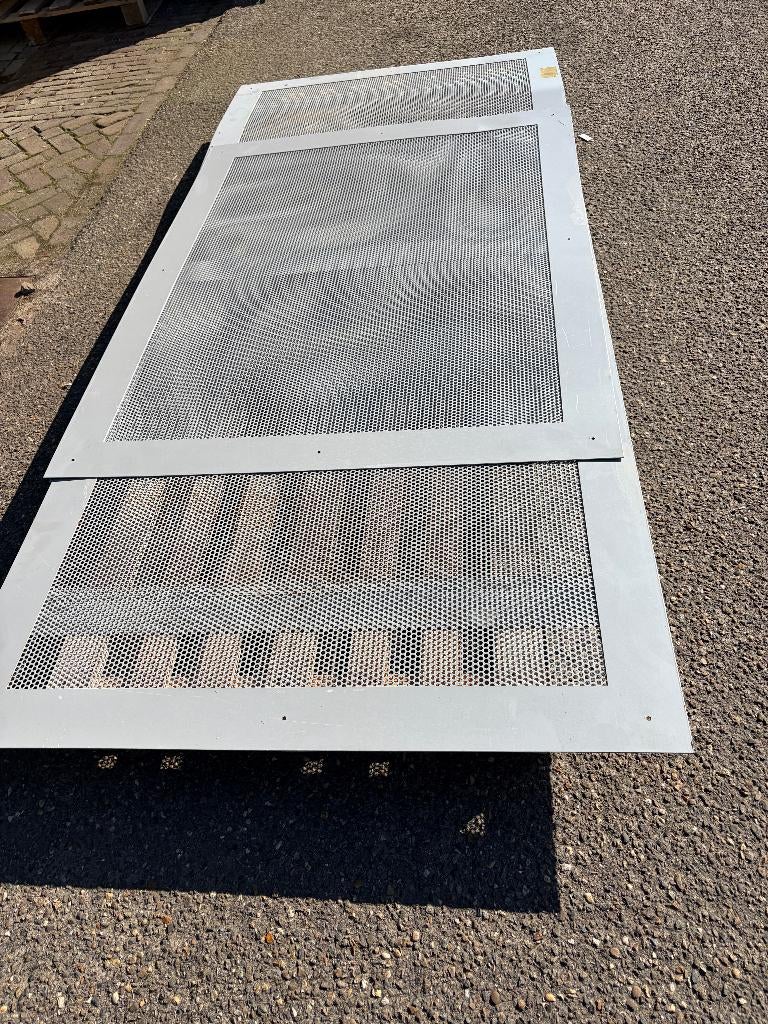 ijzeren plaat geperforeerde rooster zeef ( 483 ), Doe-het-zelf en Verbouw, Platen en Panelen, Gebruikt, Overige materialen, Ophalen