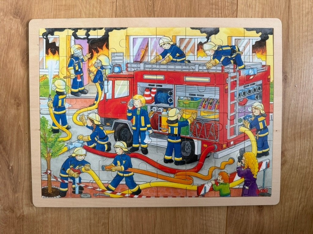 Goki houten puzzel brandweer, Verzenden, 10 tot 50 stukjes, Gebruikt, 2 tot 4 jaar