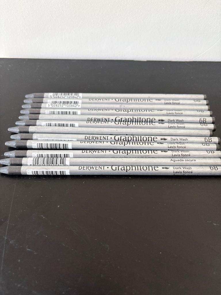 Derwent Graphitone 6B Dark Wash 12x potloden, Hobby en Vrije tijd, Tekenen, Ophalen of Verzenden, Nieuw, Potlood of Stift