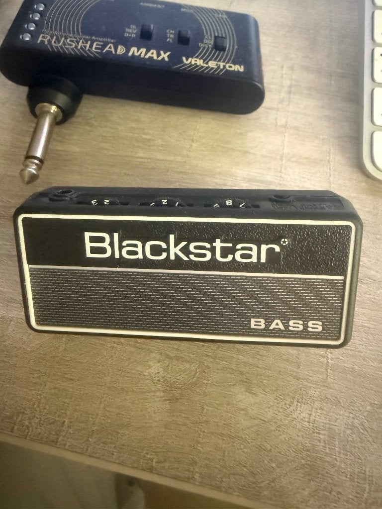 diverse gitaar spullen wegens beeindiging hobby, Ophalen, Zo goed als nieuw, Elektrische basgitaar