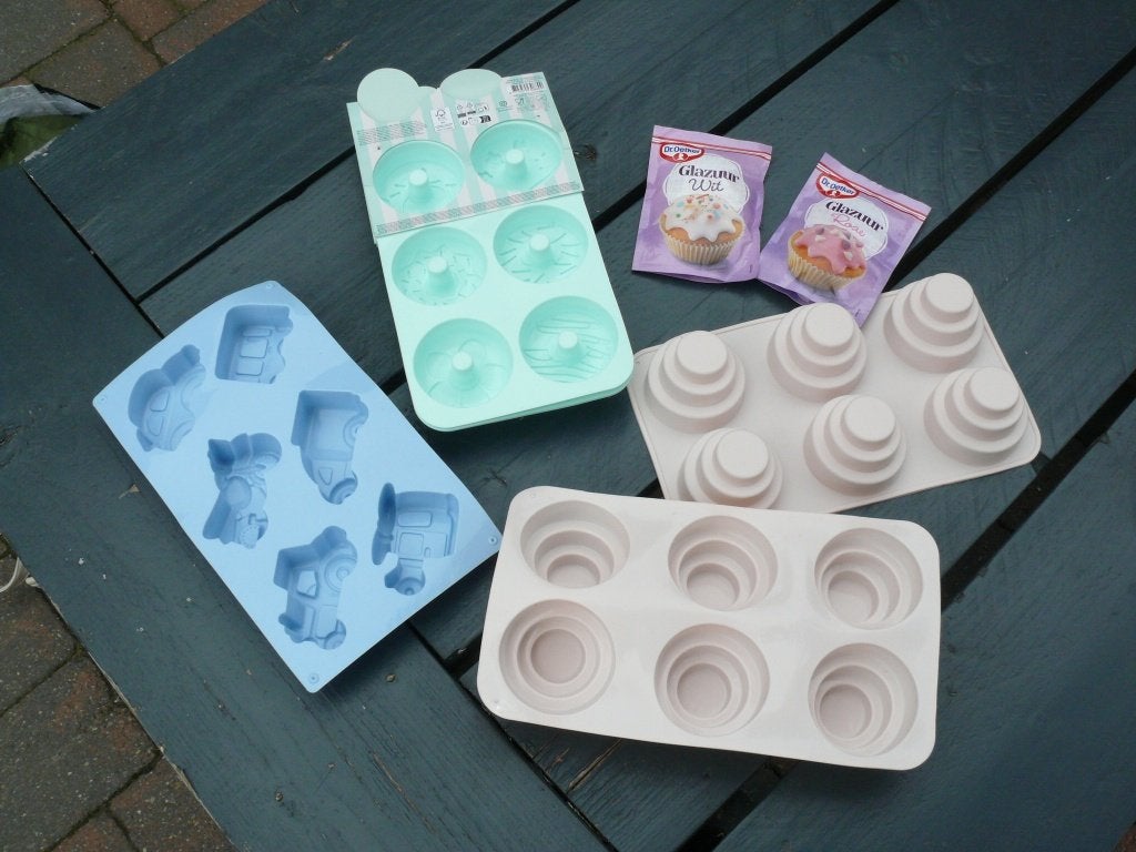 Bakbenodigheden  8 bakvormen en 2 keer glazuur, Ophalen of Verzenden, Nieuw