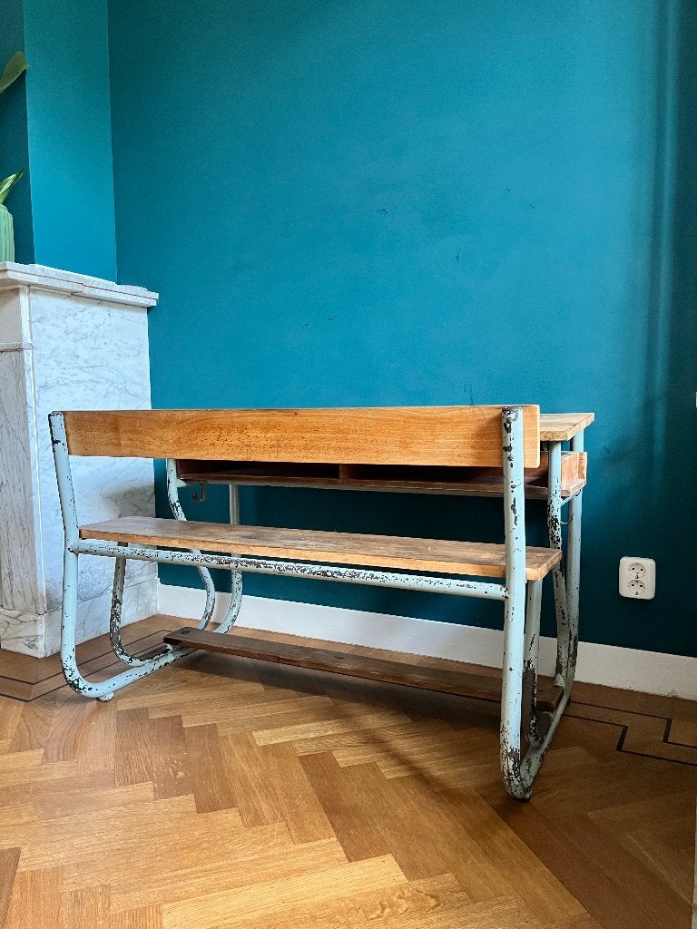 Vintage schoolbank, Ophalen
