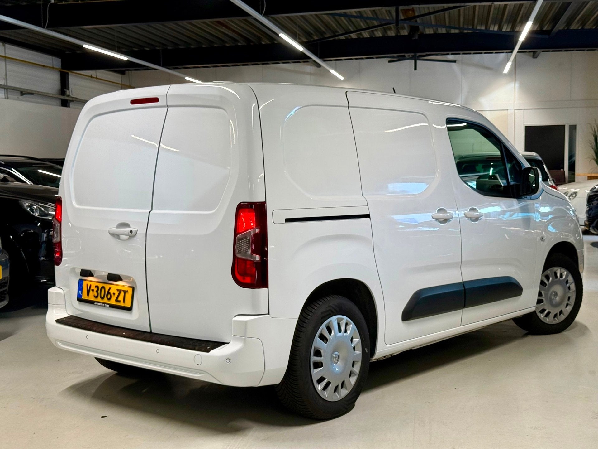 Opel Combo 1.5D 131 Pk L1H1 Edition Automaat| CarPlay!, Auto's, Stof, Gebruikt, 4 cilinders, Bedrijf