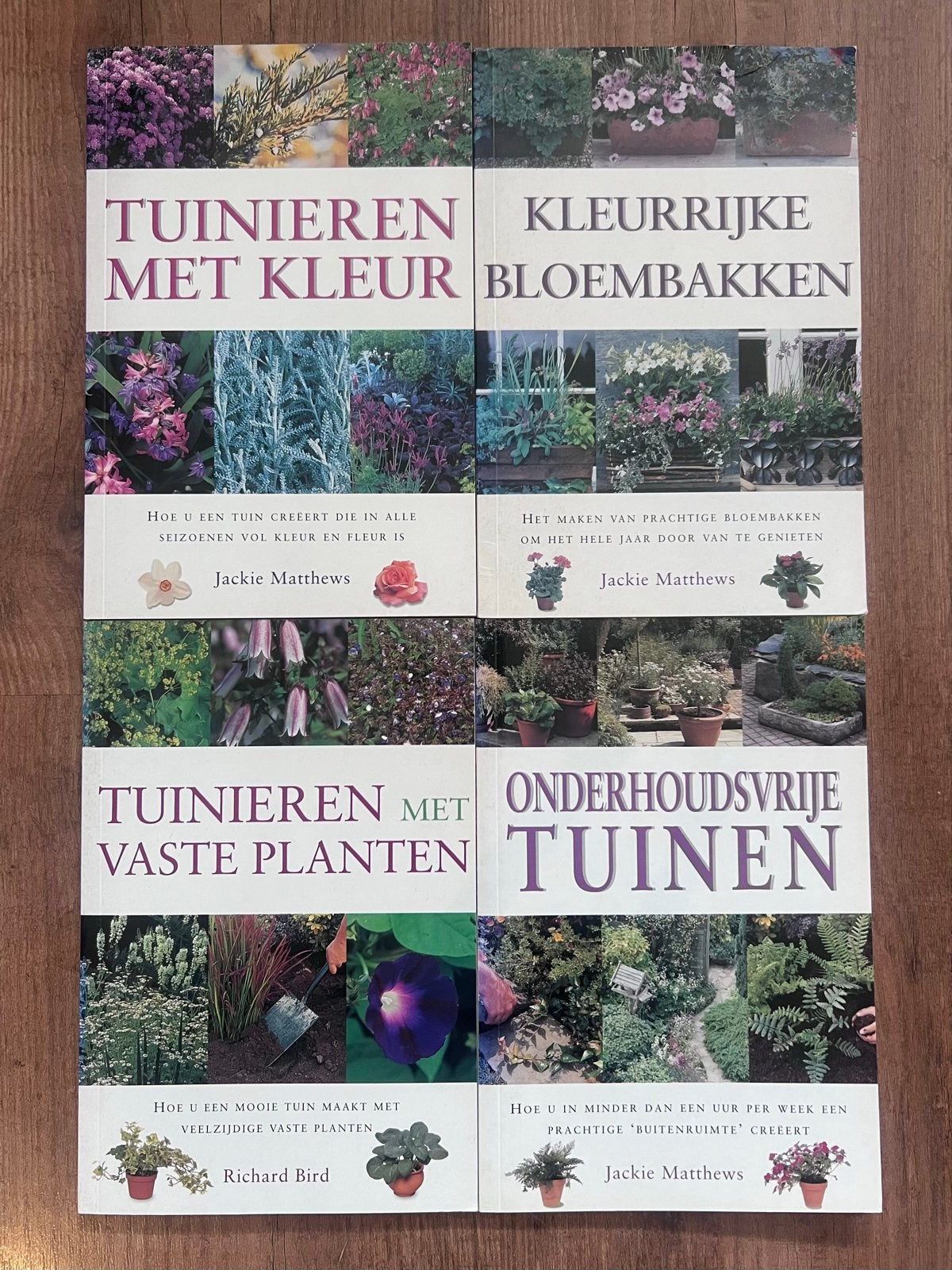 Tuinboekjes - Bloembakken-Kleur-Vaste planten-Onderhoudsvrij, Ophalen of Verzenden, Zo goed als nieuw, Tuinieren en Tuinplanten