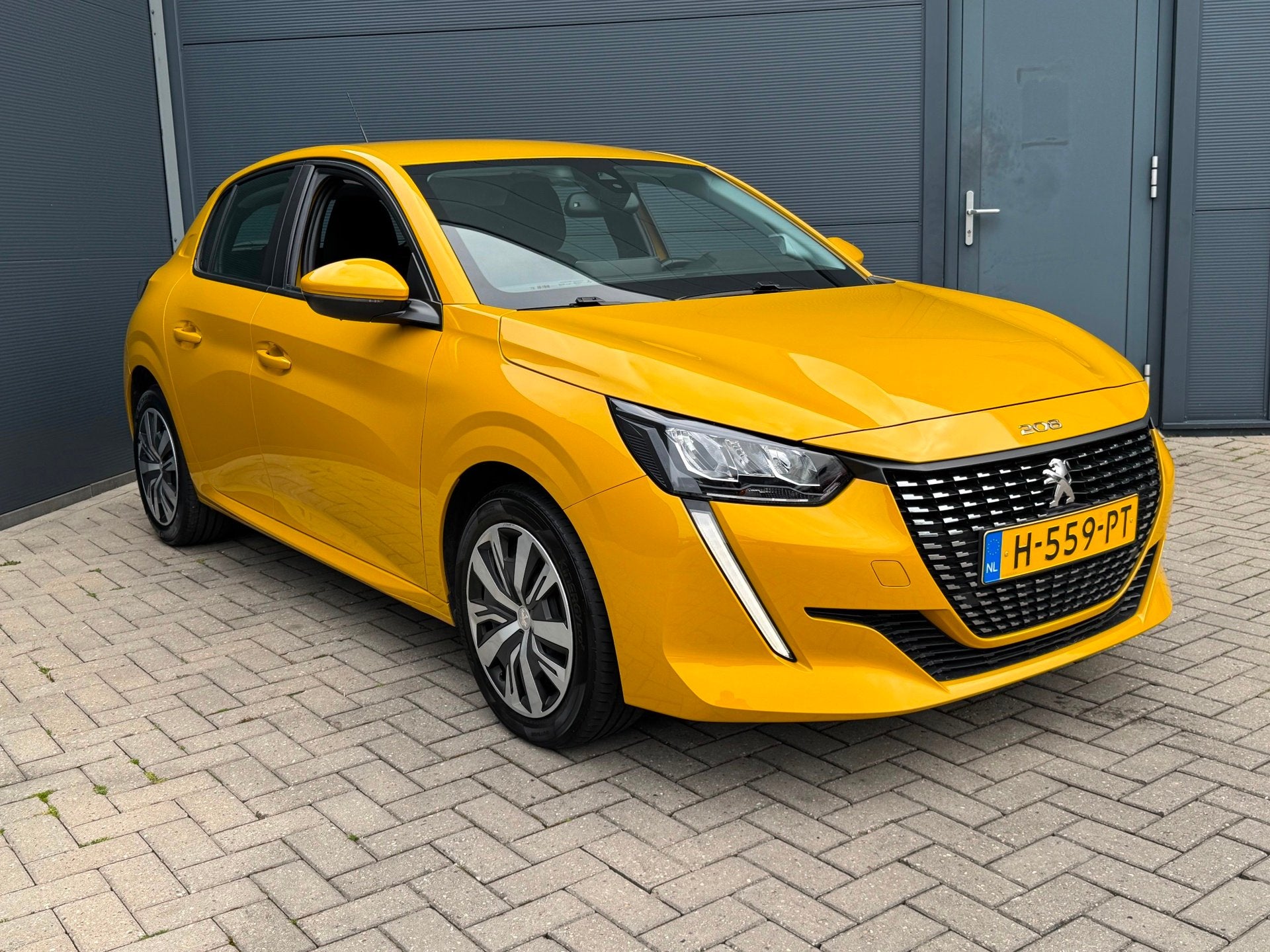 Peugeot 208 1.2 PureTech / Automaat / Carplay / Nap / Trekha, 101 pk, Gebruikt, Euro 6, 3 cilinders