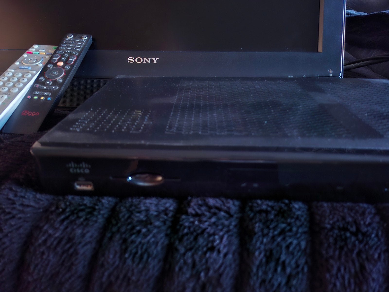 Sony Bravia TV + Ziggo/Cisco Mediabox & Afstandsbedieningen, Ophalen, Gebruikt, Sony
