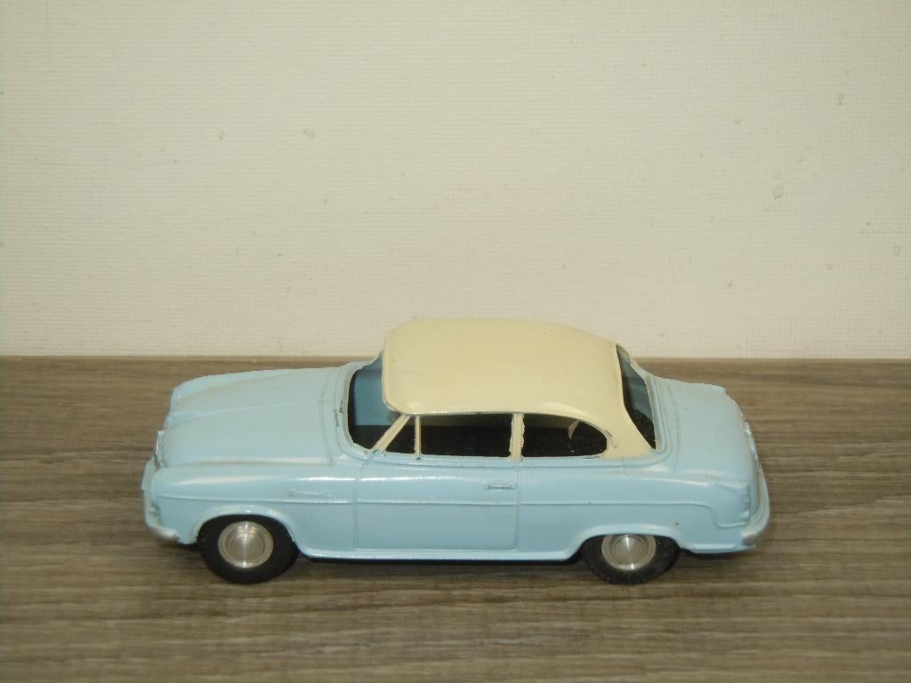 Borgward Isabella - Marklin 8020 Germany, Hobby en Vrije tijd, Modelauto's | 1:43, Overige merken, Duitsland, Auto, Verzenden