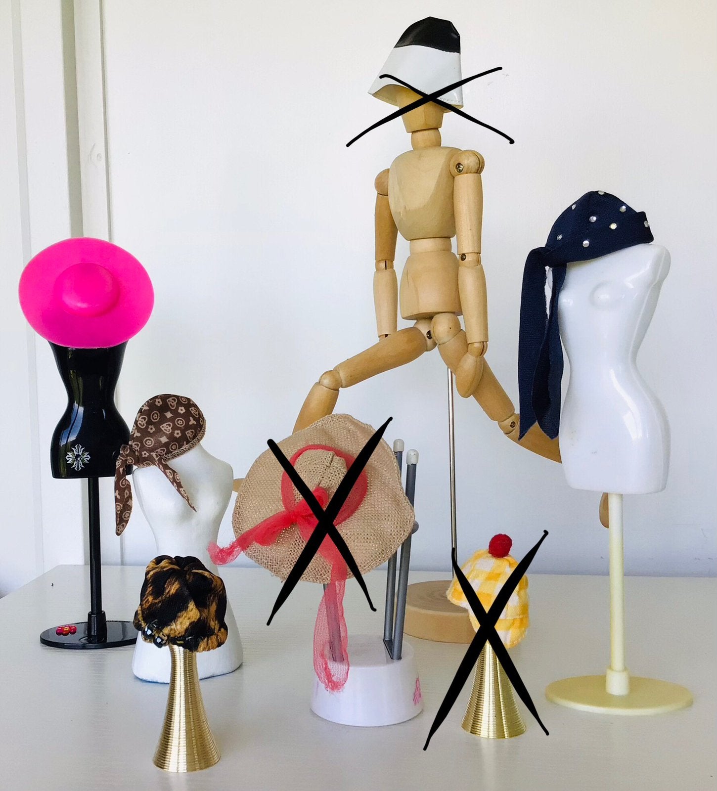 Set vintage hoedjes voor Barbie of andere modepop €0,50 p/st, Verzamelen, Ophalen of Verzenden, Gebruikt, Accessoires