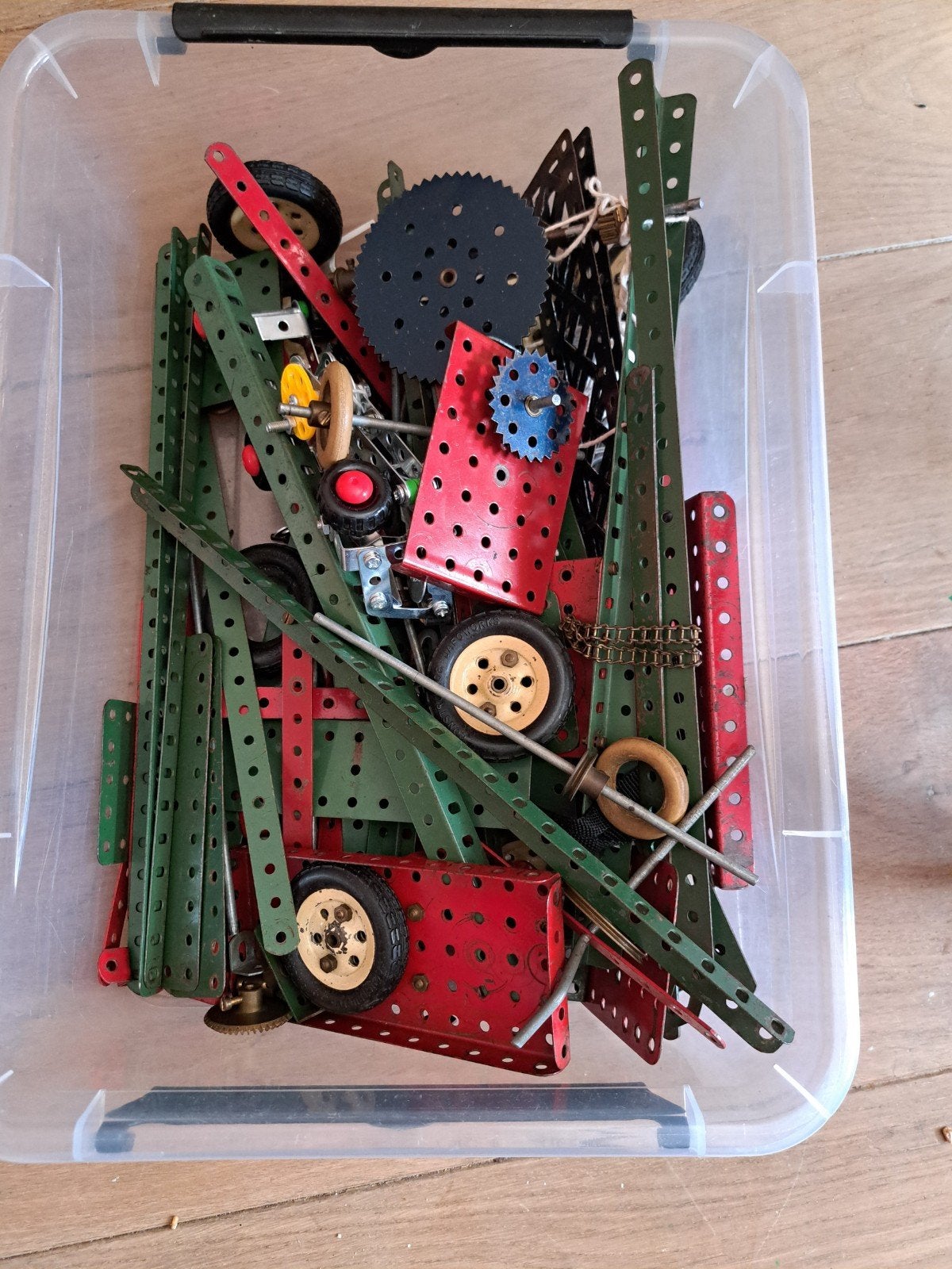 Grote bak met oude Meccano onderdelen, Ophalen of Verzenden