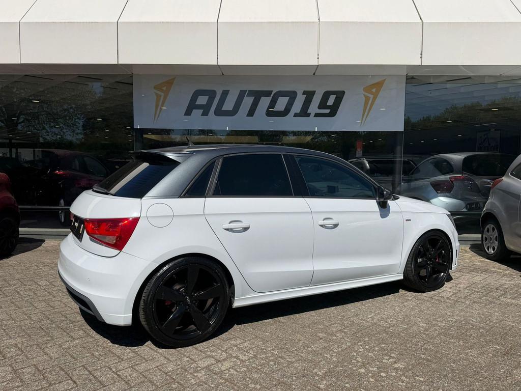 Audi A1 Sportback 1.4 TFSI 136kW S-Line Automaat, Auto's, Audi, 4 cilinders, 4 stoelen, Leder en Stof, Wit