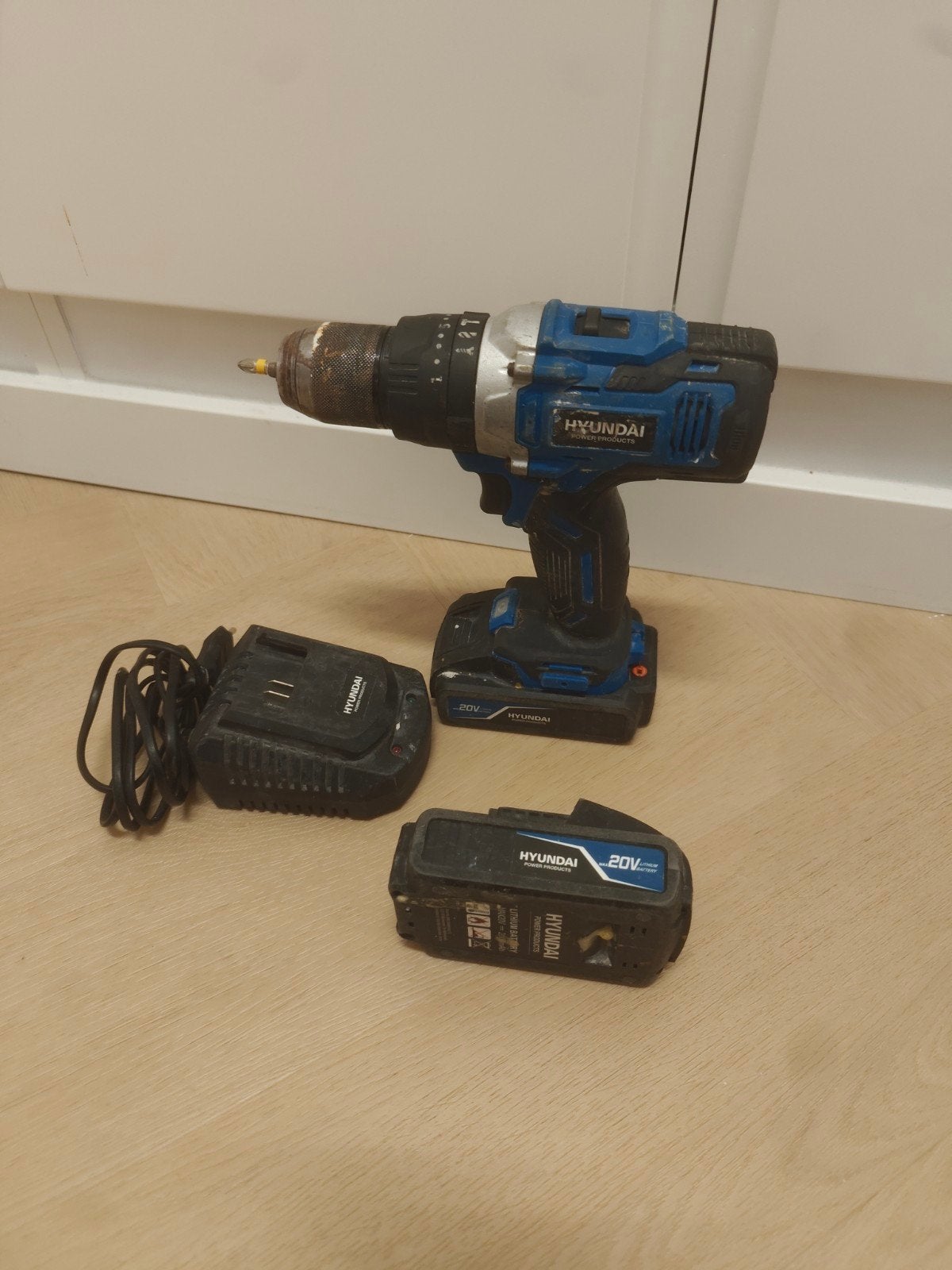 Hyundai 20V Boor- en Schroefmachine met 2x Accu en Lader, Gebruikt, Ophalen of Verzenden, Boor- en Schroefmachine, Minder dan 400 watt