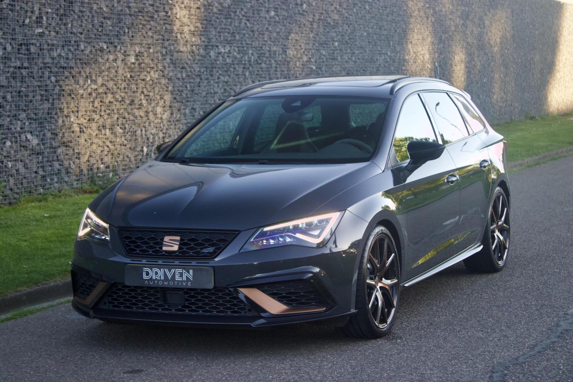 Seat Leon CUPRA R ST 300 | Carbon - Brembo - Pano - Beats