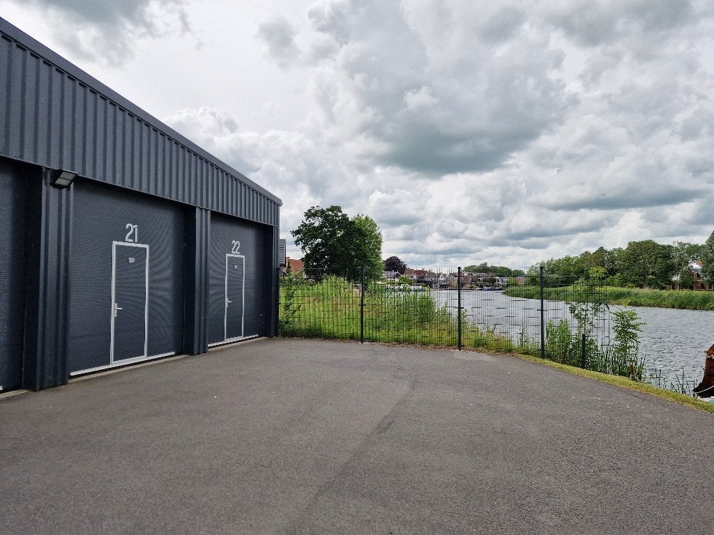 Te huur loods bedrijfsruimte loodsruimte Irnsum stalling, 35 m², Huur, Bedrijfsruimte