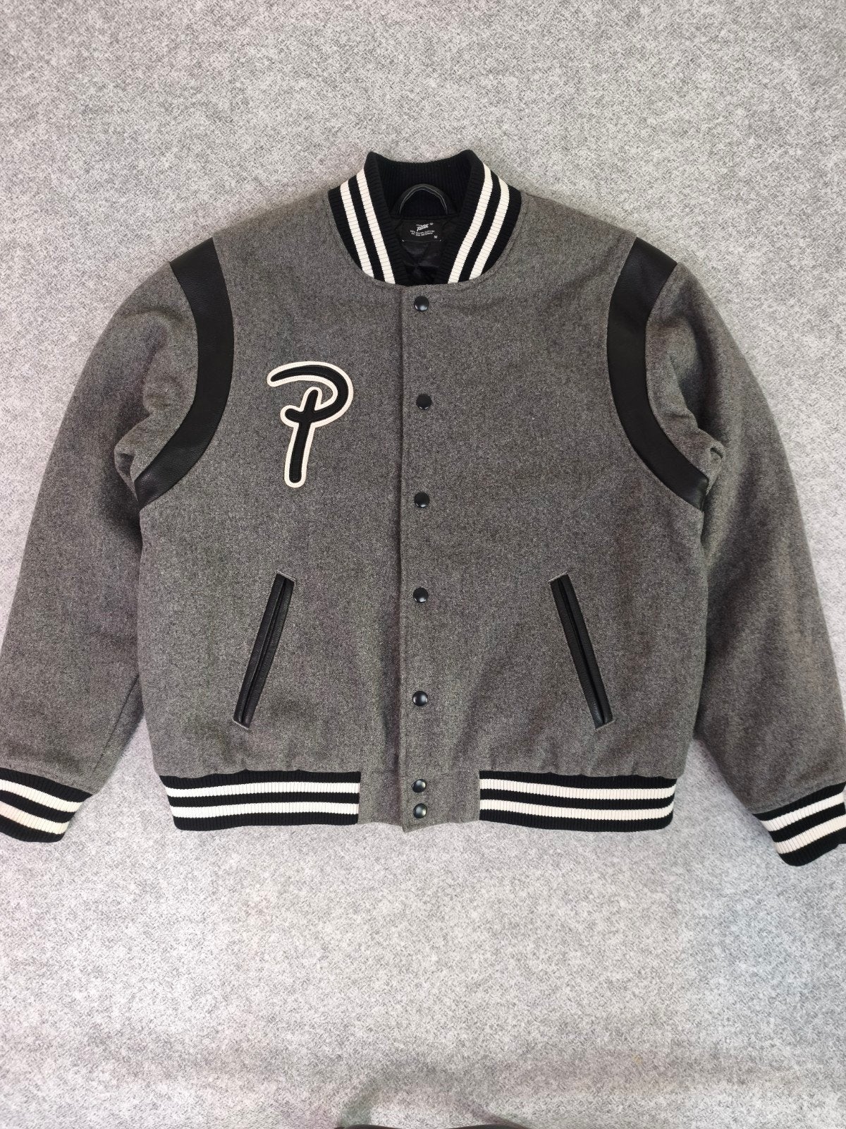 Patta Varsity Jacket - Grijs/Zwart - Maat M, Maat 48/50 (M), Ophalen of Verzenden, Zo goed als nieuw, Patta