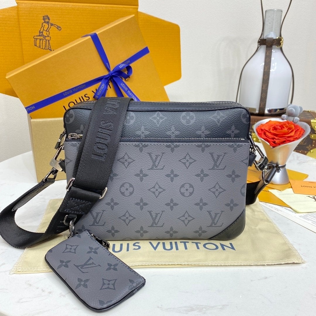 Louis Vuitton Outdoor Messenger Tas - Monogram Eclipse, Ophalen of Verzenden, Zo goed als nieuw, Grijs, Overige merken