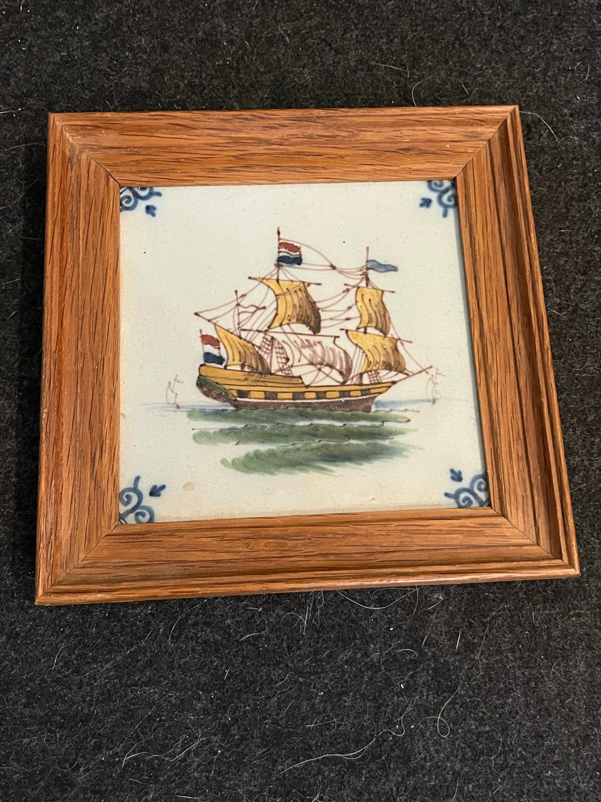 Ingelijste Delfts blauwe tegel met schip, Antiek en Kunst, Antiek | Wandborden en Tegels, Ophalen of Verzenden