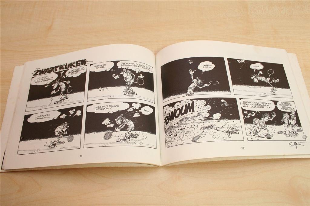 Zwartkijken 2 — Franquin's Meesterwerk in Zwarte Humor, Eén stripboek, Ophalen of Verzenden, Gelezen