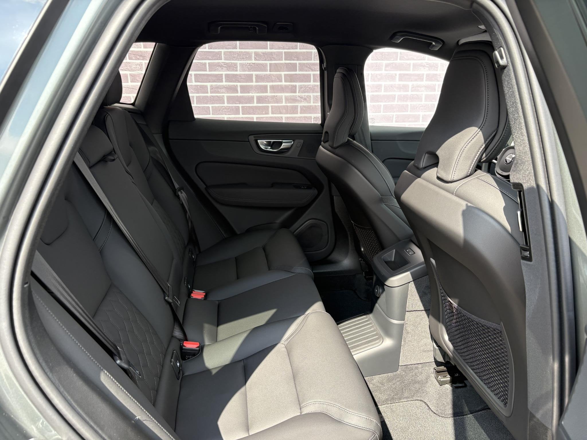 Volvo XC60 2.0 T6 Plug-in hybrid AWD Essential | Gratis Trek, Automaat, Gebruikt, Euro 6, 4 cilinders
