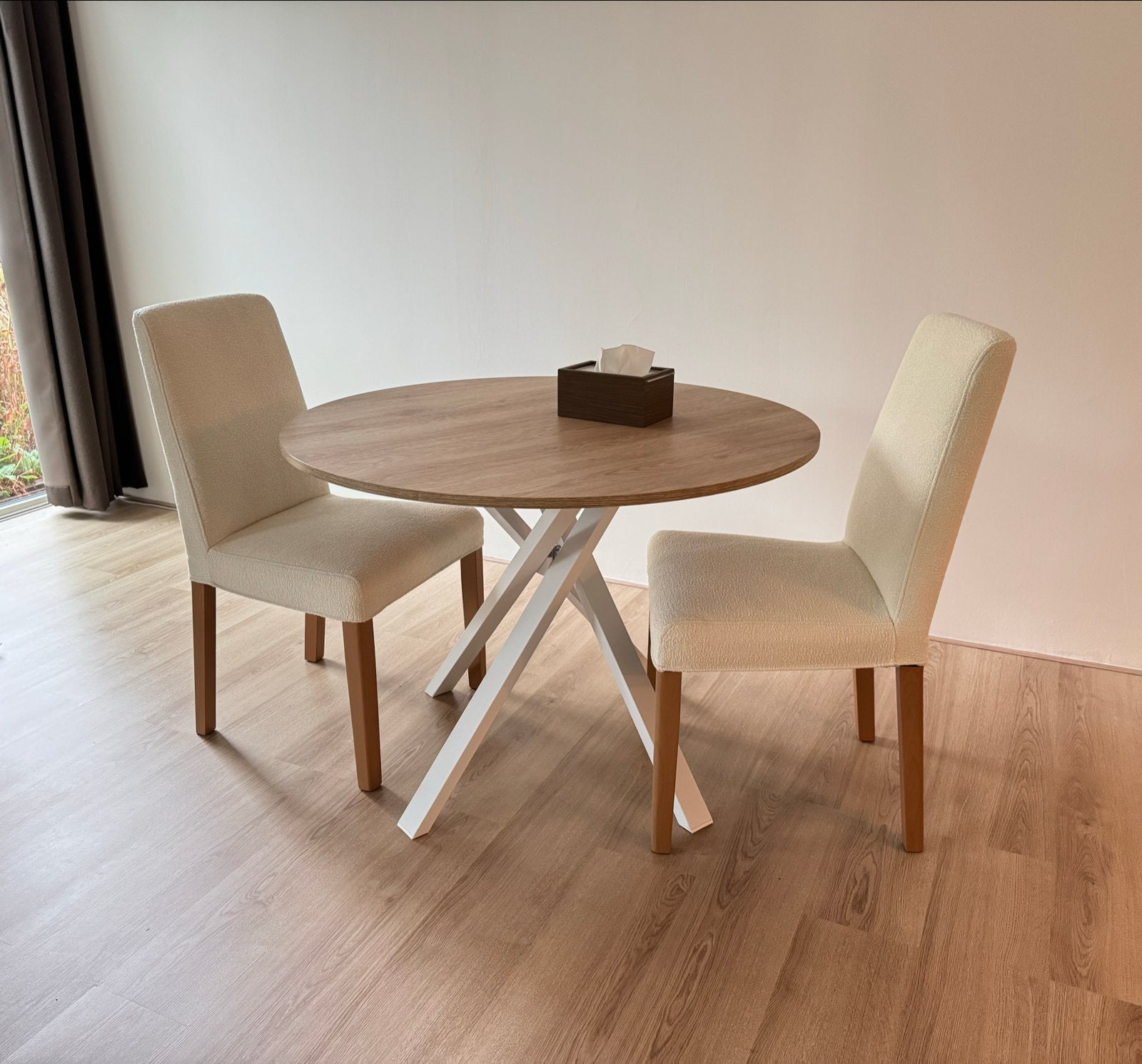 IKEA Mariedamm eettafel met 2 Bergmund eetstoelen, Huis en Inrichting, Tafels | Eettafels, 100 tot 150 cm, Rond, Overige houtsoorten