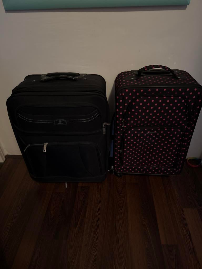 Twee reiskoffers, één met gerepareerd hengsel, Gebruikt, Ophalen of Verzenden, Zacht kunststof, 35 tot 45 cm