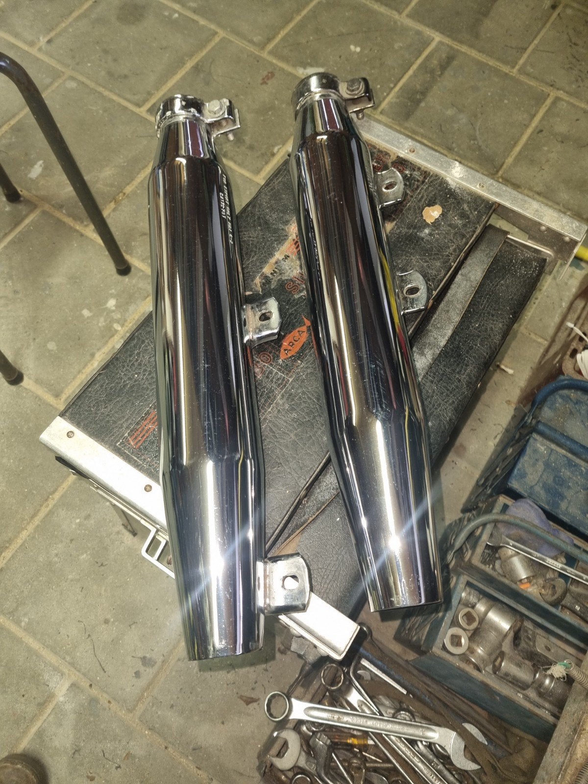 twee nette uitlaten( geluiddempers harley davidson heritage, Ophalen, Gebruikt