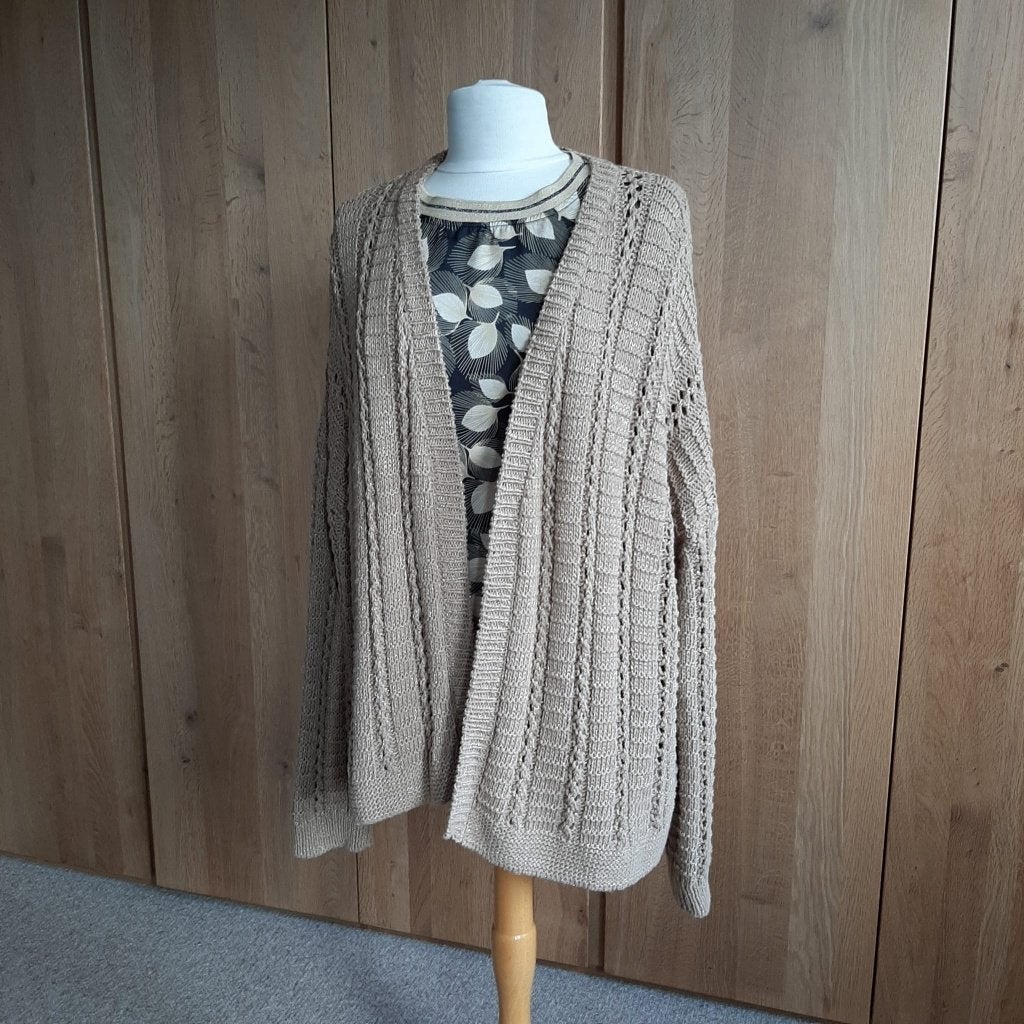 Claudia Sträter vest met goudkleurige draad, valt als 44/46, Beige, Maat 42/44 (L), Nieuw, Ophalen of Verzenden