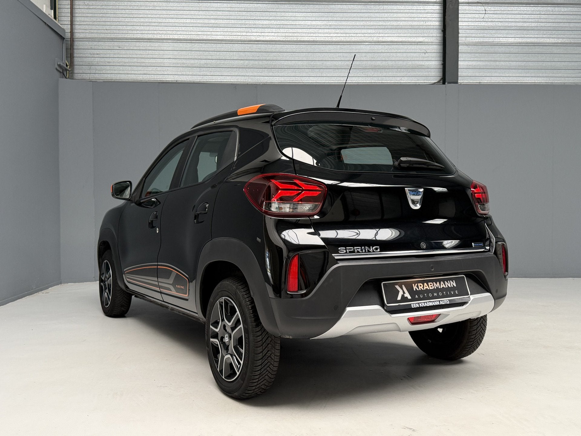 Dacia Spring Comfort Plus (Orange Pack) 27 kWh GARANTIE|Came, Auto's, Dealer onderhouden, Gebruikt, 230 km, Zwart