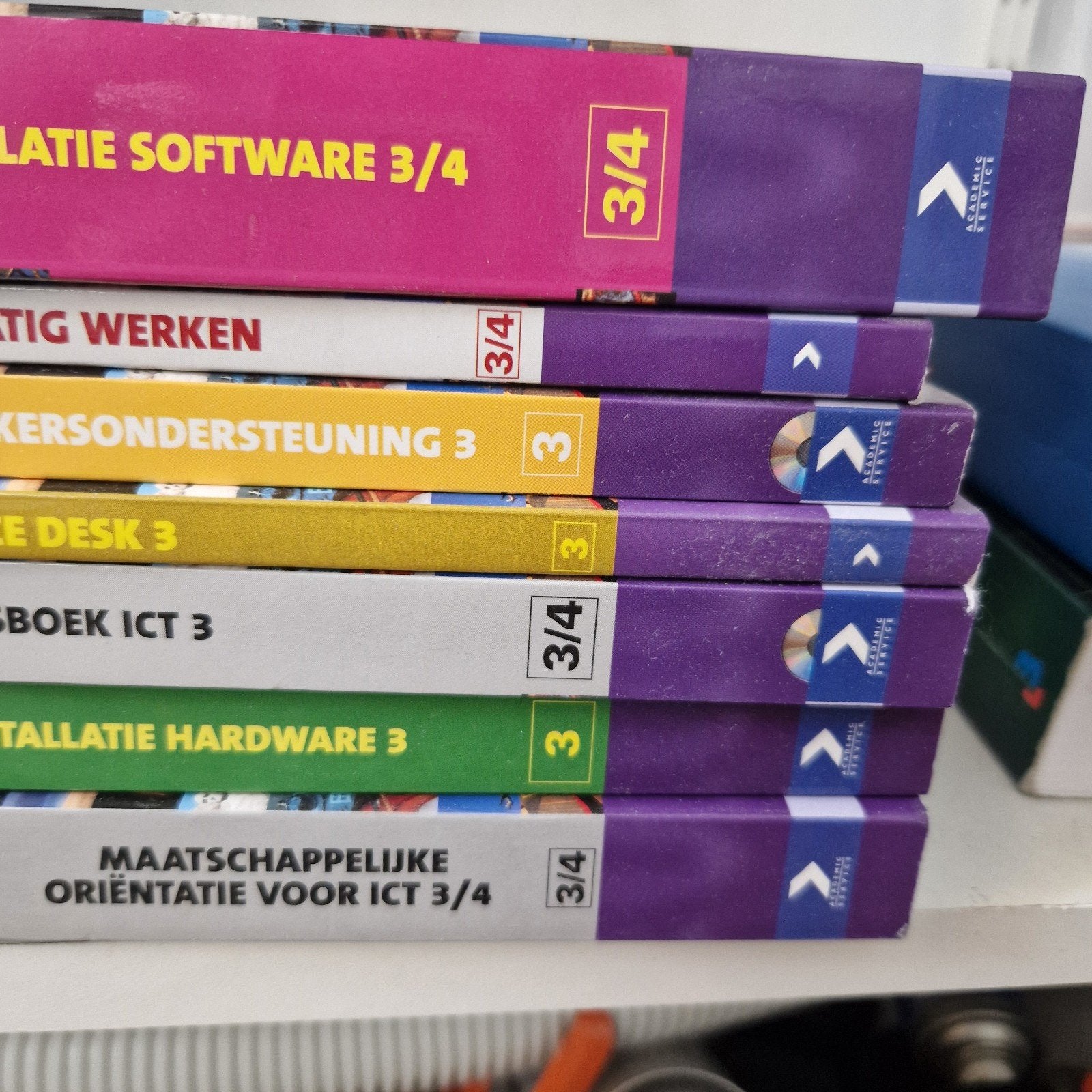 7 oude MBO ICT studieboeken niveau 3/4 met cd’s, Ophalen, Gelezen, School, Studie en Wetenschap