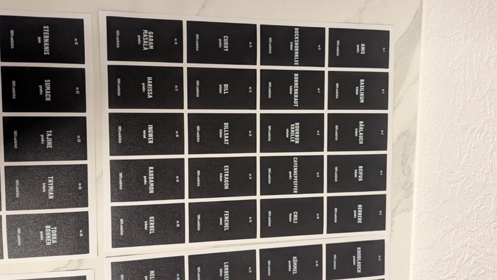 100 Spice Label Stickers, 4 Sheets, Self-Adhesive & Residue, Huis en Inrichting, Keuken | Complete keukens, Ophalen