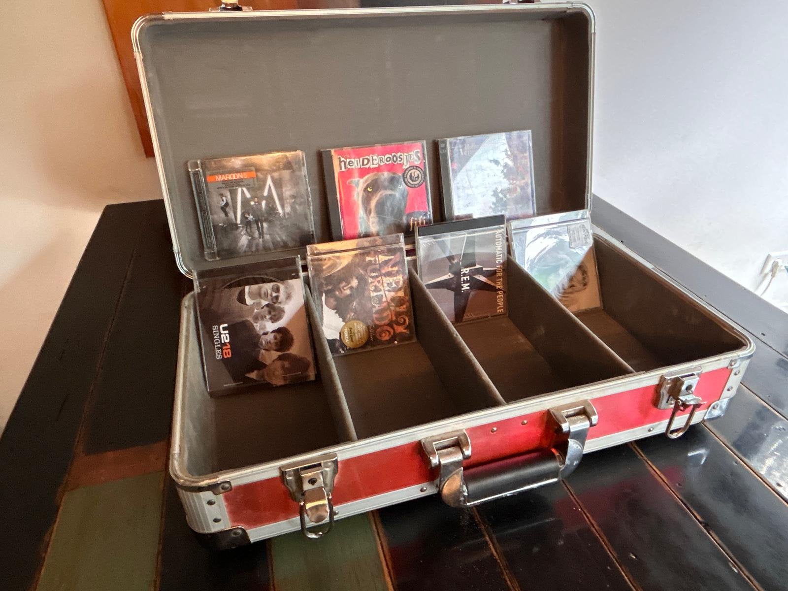 ROADINGER CD Case ALU Rood met gratis Cd’s, 6 singles of meer, Ophalen, Gebruikt