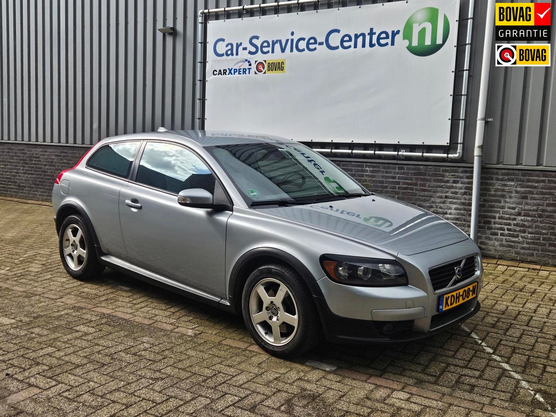 Volvo C30 2.4i Momentum AUTOMAAT! youngtimer, Stof, Gebruikt, 700 kg, 4 stoelen
