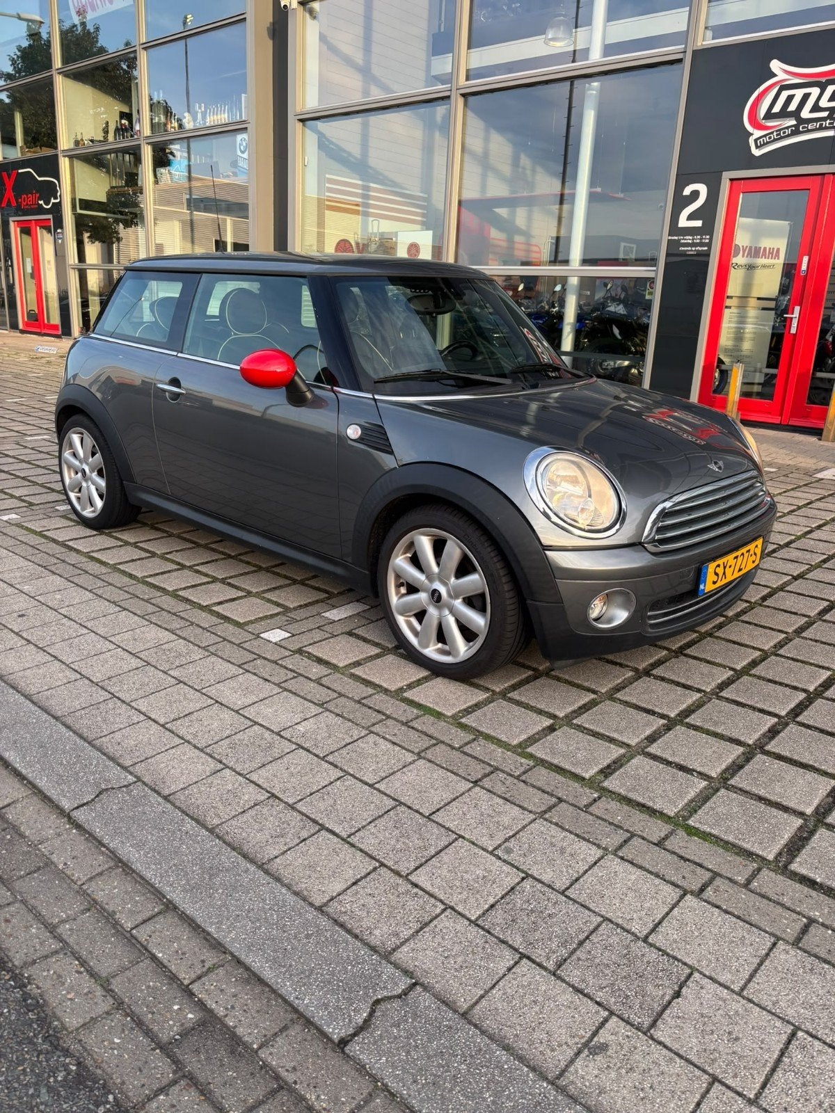 Mini 1.6 ONE 2010 Grijs, Voorwielaandrijving, 40 €/maand, 4 cilinders, 4 stoelen