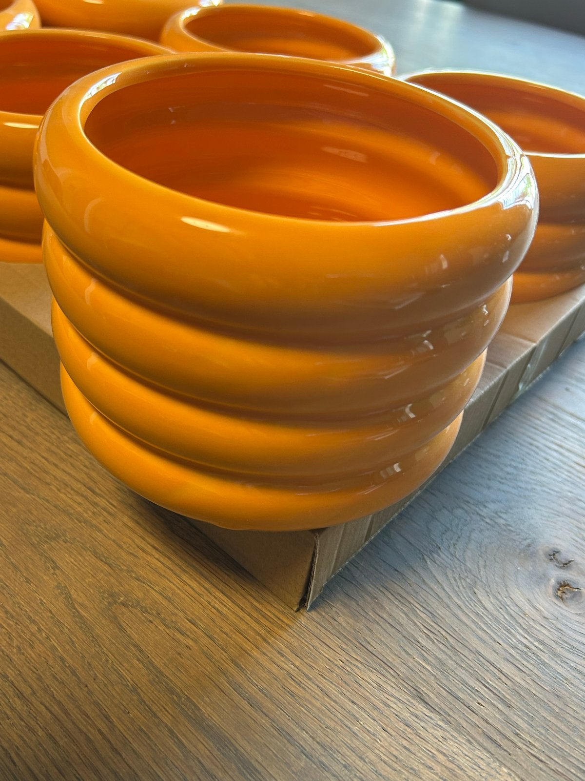 Oranje Bloempot Geribbeld - D.15/H.10.5 cm, Rond, Ophalen of Verzenden, Aardewerk, Binnen